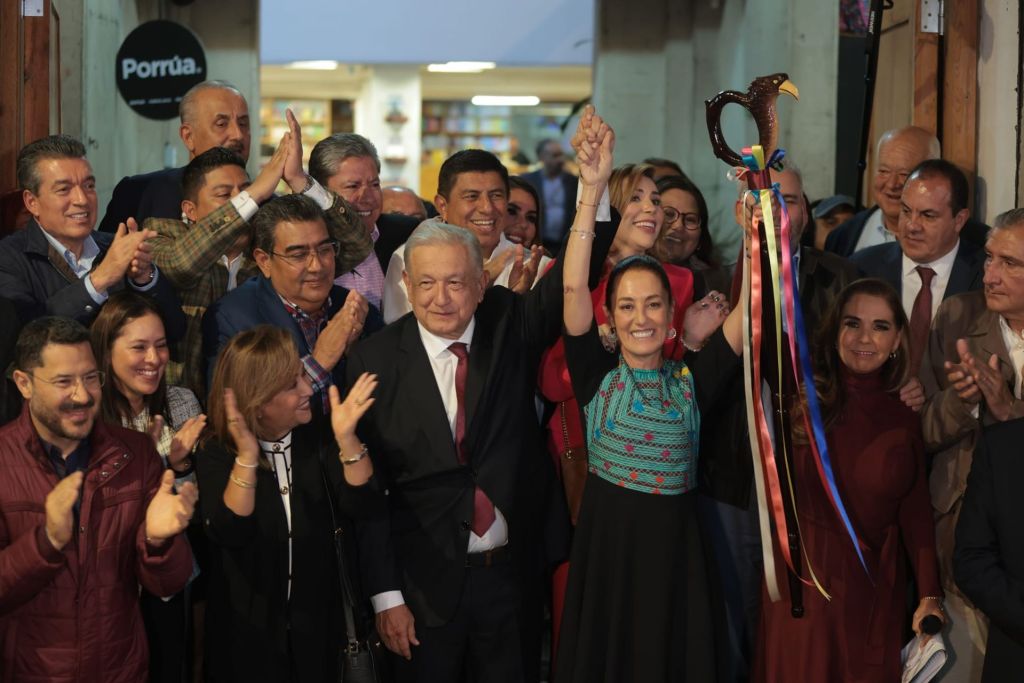 amlo lopez obrador baston de mando sheinbaum