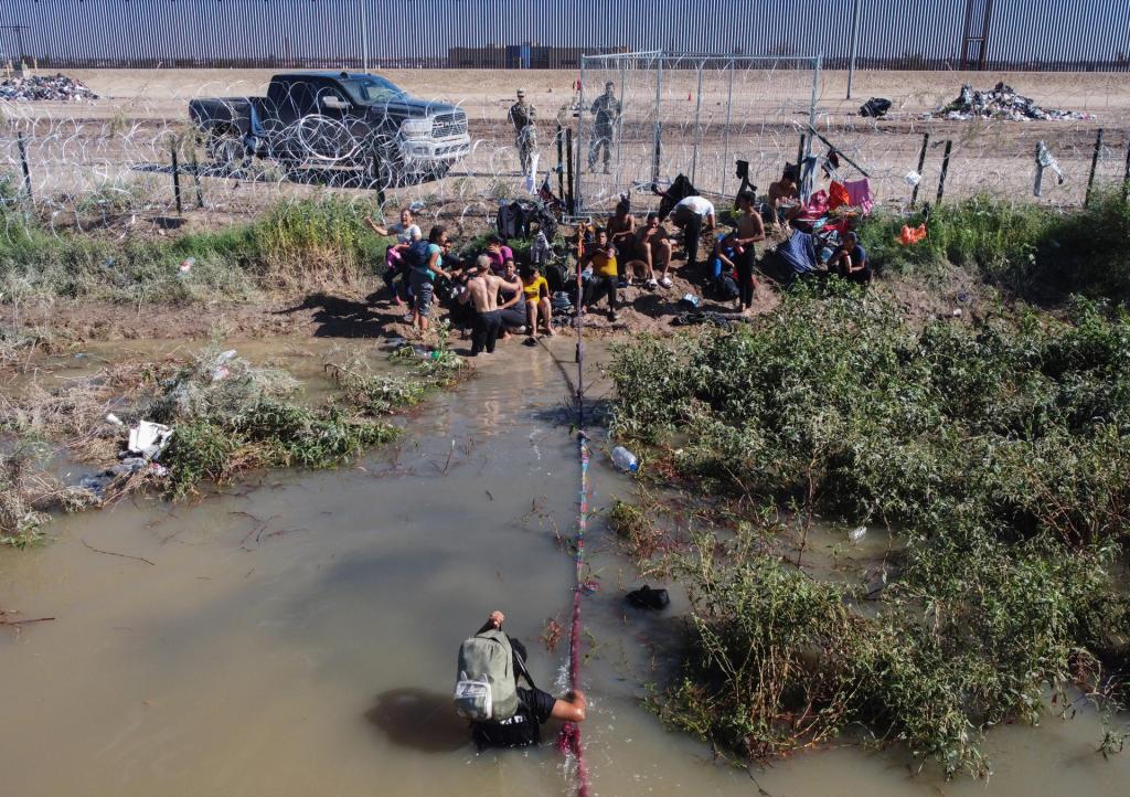 migrantes en el rio bravo en un intento por cruzar a eeuu 2023 09 29T174550.963