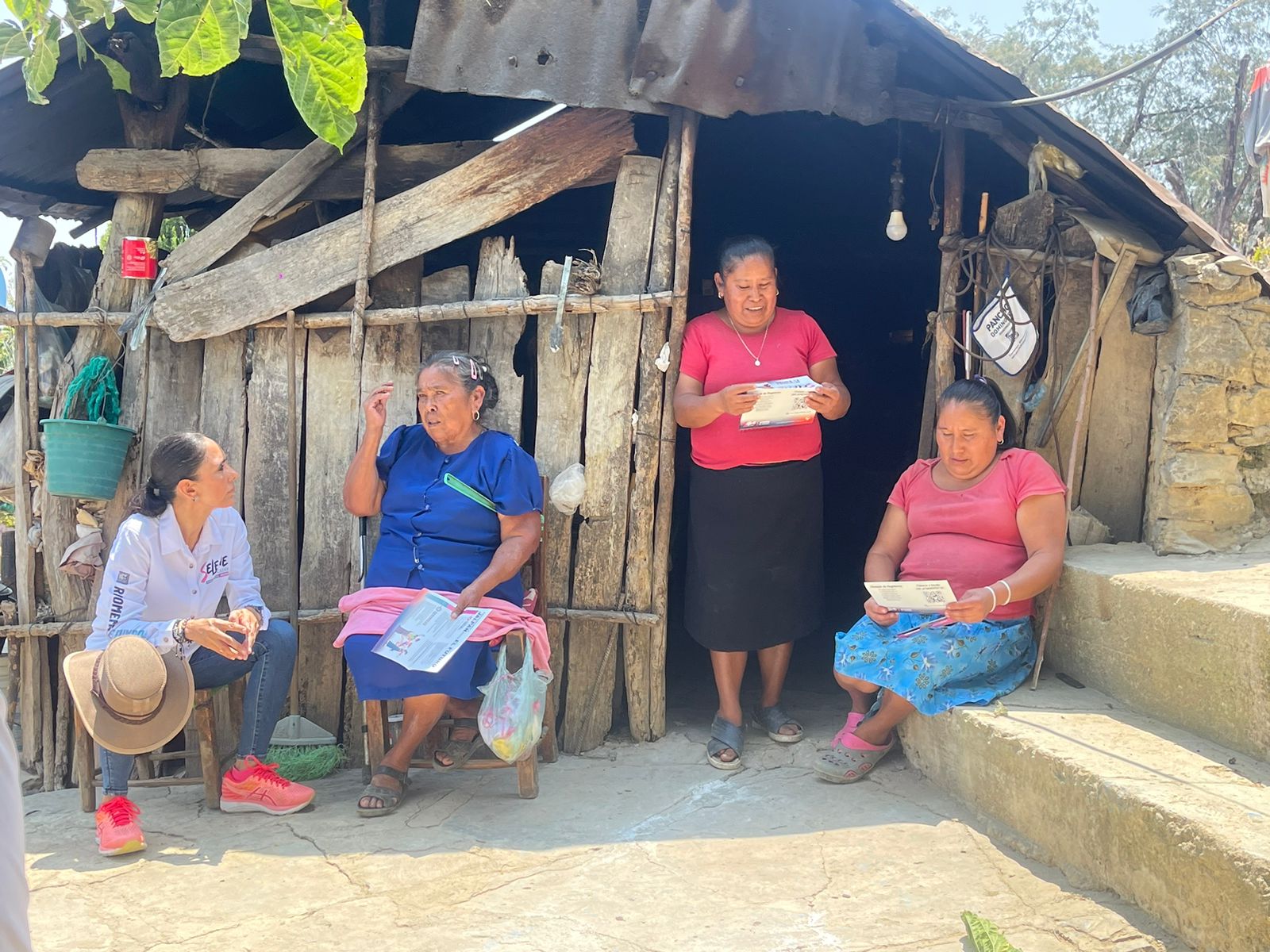 VISITA SELENE SALAZAR LA COMUNIDAD DE LA YERBABUENA