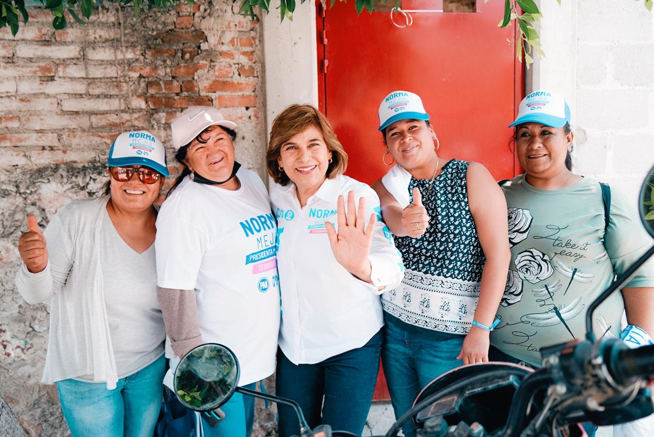 NORMA MEJÍA VISITA LA COMUNIDAD DE LA TRINIDAD