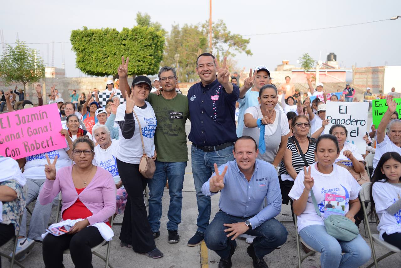 ROBERTO CABRERA LLEVA SU MENSAJE A LA COMUNIDAD DE EL JAZMÍN