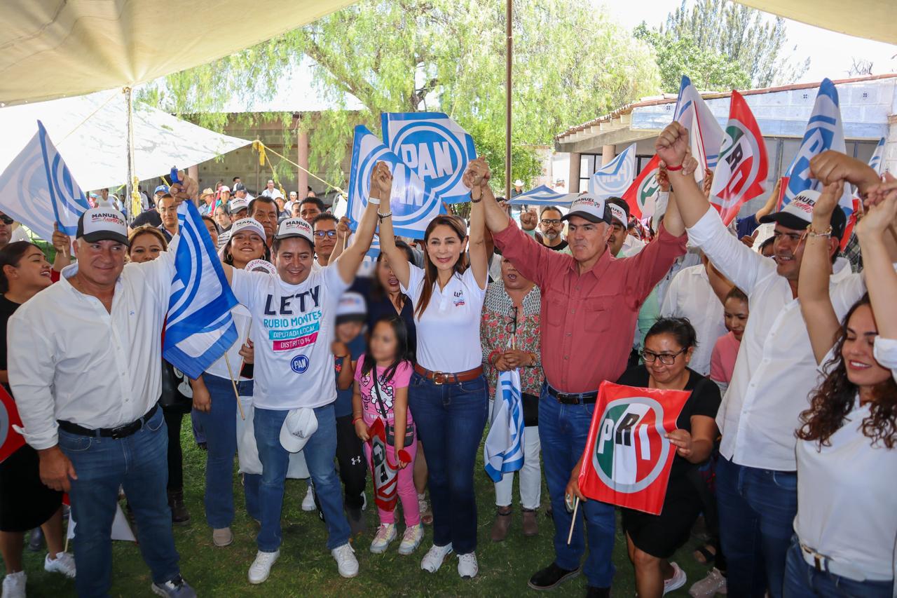 LUCY QUINTANAR RECORRIÓ COLÓN JUNTO AL EX GOBERNADOR, PEPE CALZADA Y EL CANDIDATO A LA PRESIDENCIA MUNICIPAL, MANUEL MONTES.