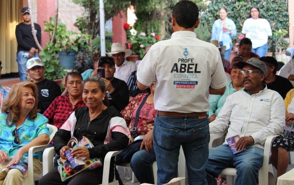 SE COMPROMETE ABEL ESPINOZA CON ADULTOS MAYORES