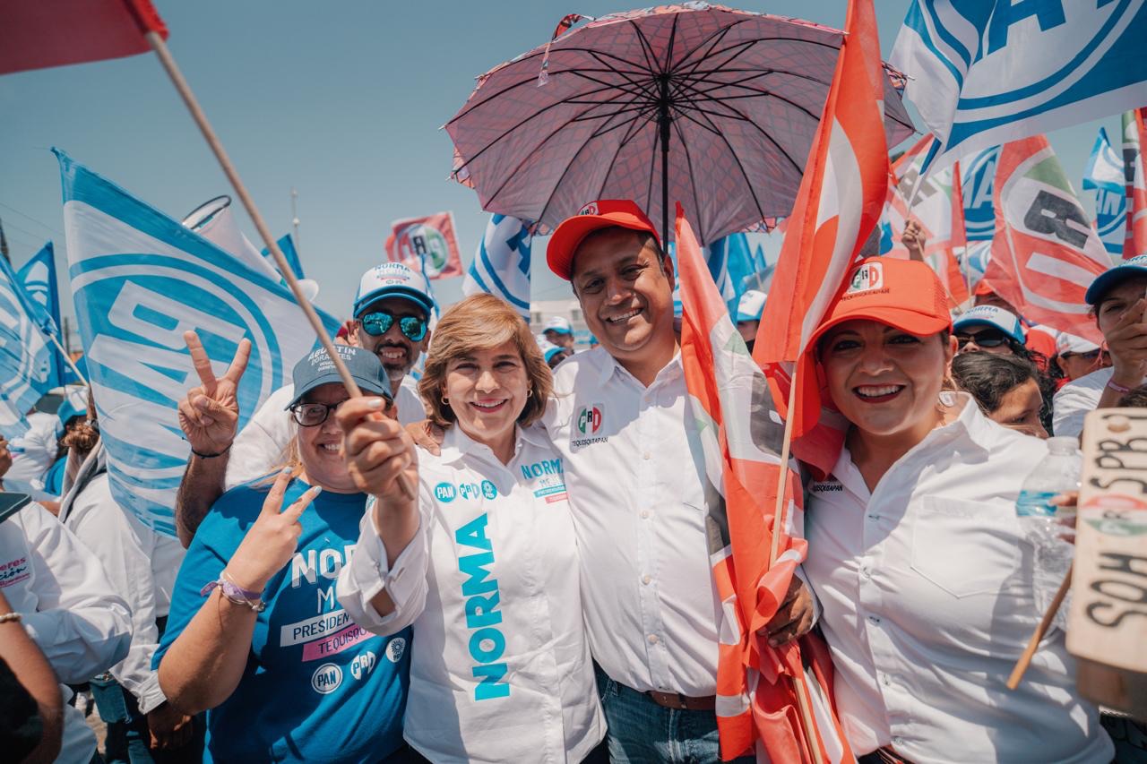 MÁS DE 500 TEQUISQUIAPENSES APOYAN A NORMA MEJÍA EN LA VALLA DE LA UNIDAD