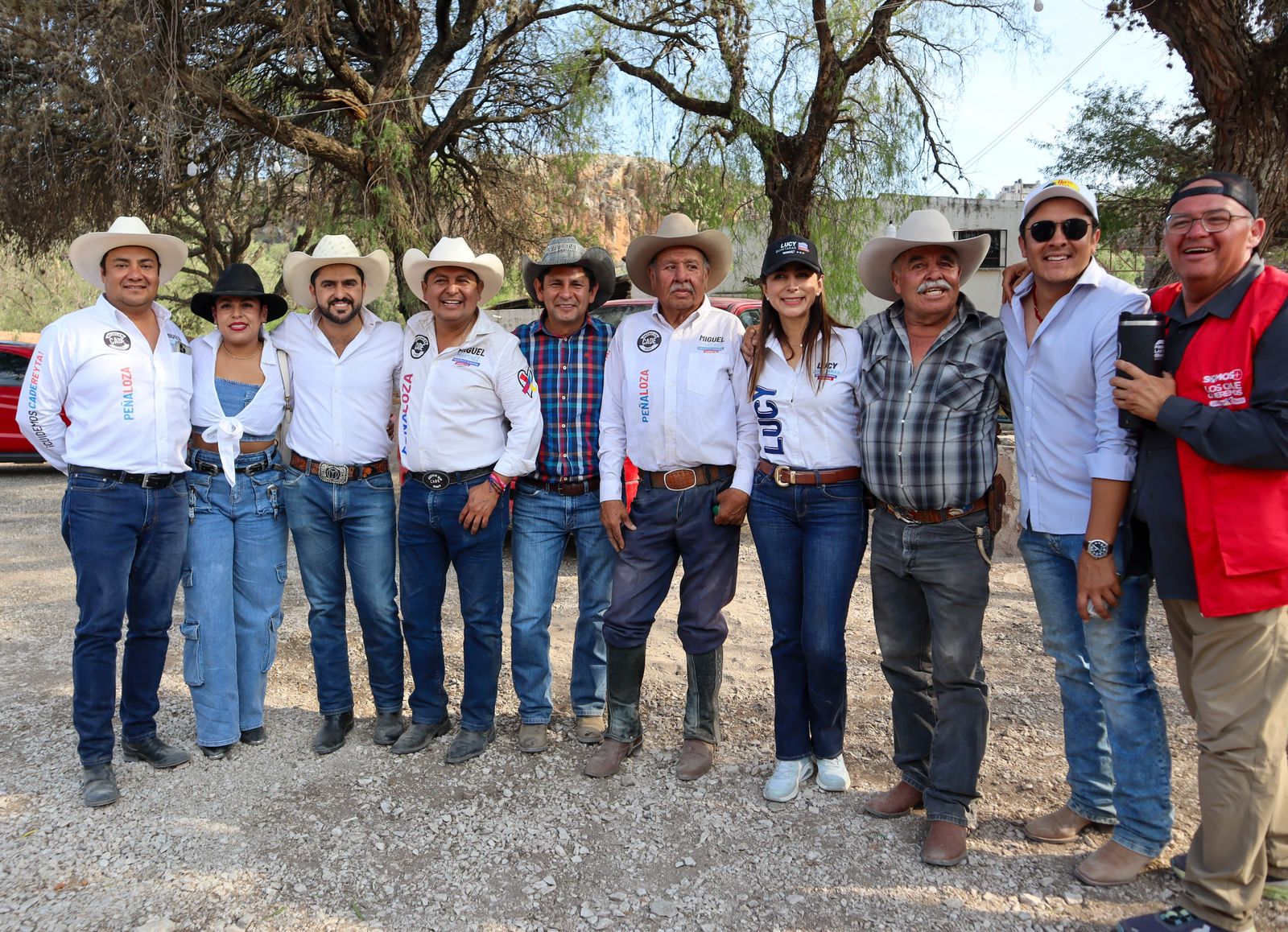 LUCY QUINTANAR ASISTIÓ A LA CABALGATA EN APOYO A MIGUEL MARTÍNEZ,