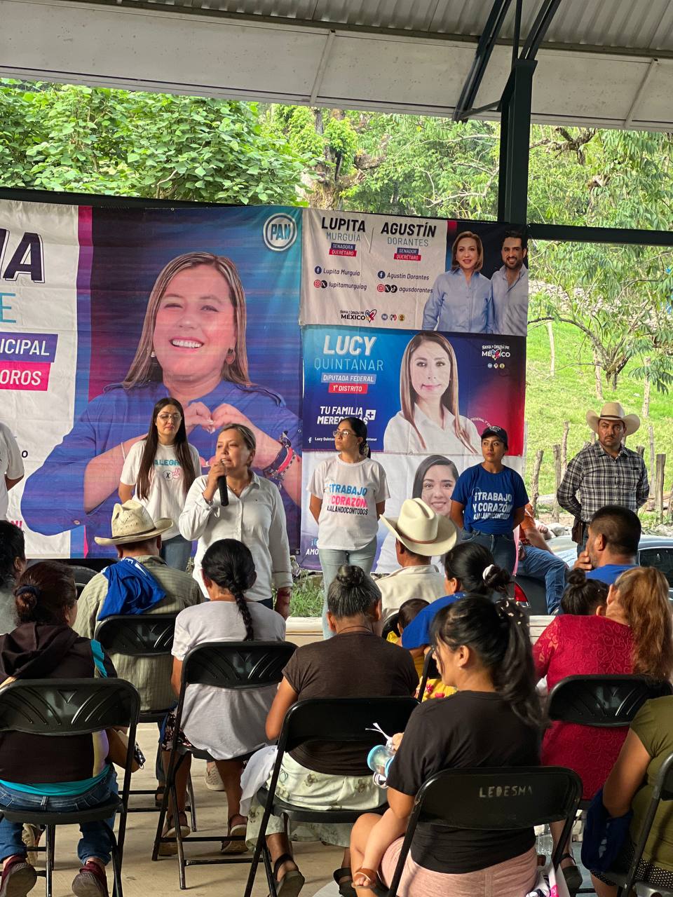 RECIBEN A SONIA PONCE EN CAMARONES: COMPROMISO TOTAL CON LA COMUNIDAD.