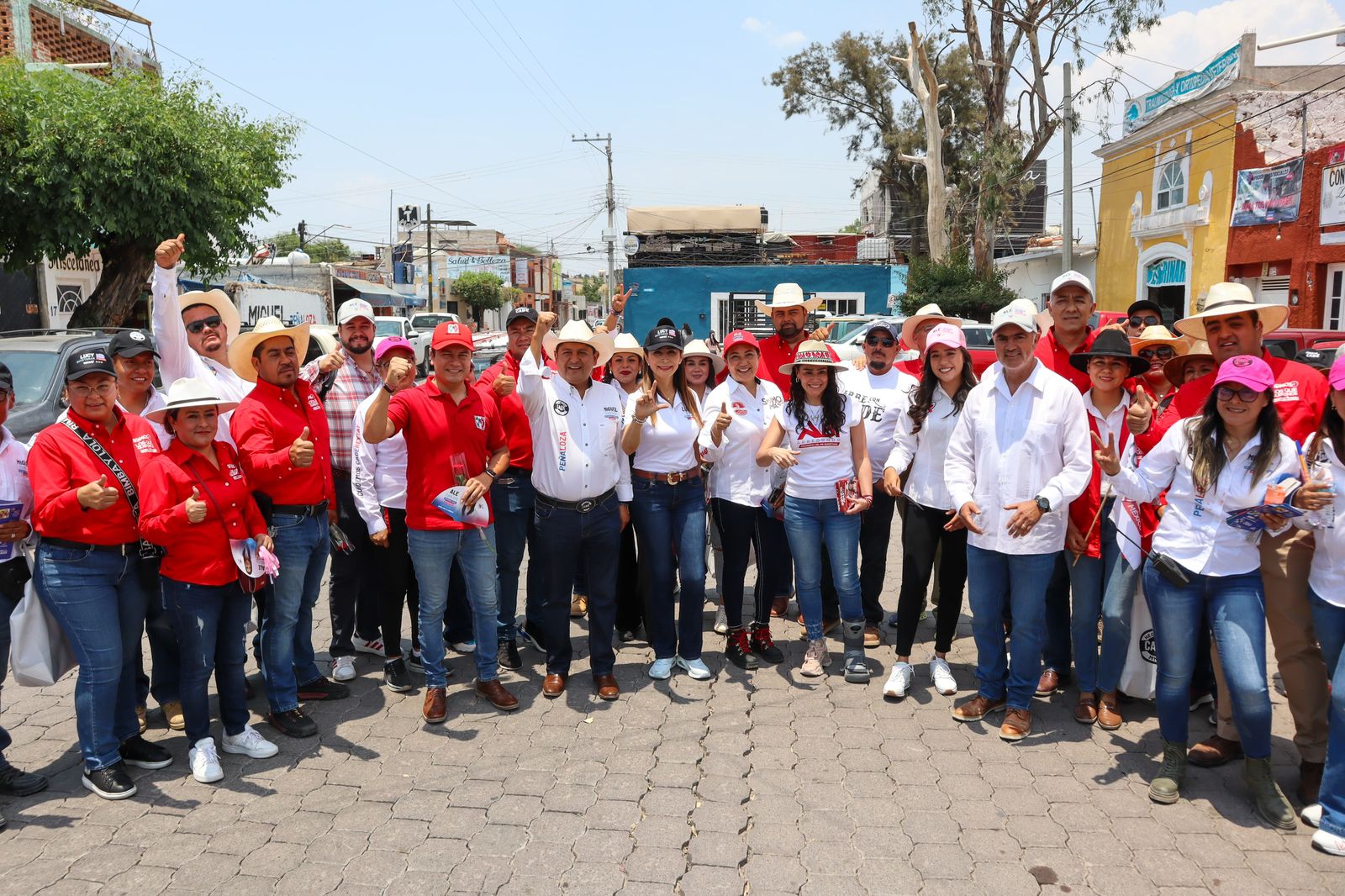 LA CANDIDATA A LA DIPUTACIÓN FEDERAL POR EL DISTRITO 1, LUCY QUINTANAR,