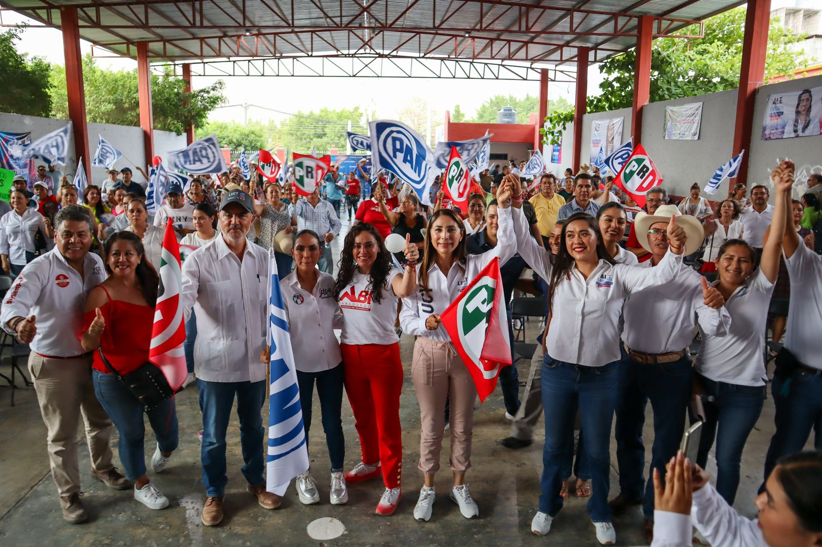 LUCY QUINTANAR RECORRE LA SIERRA GORDA CON PEPE CALZADA