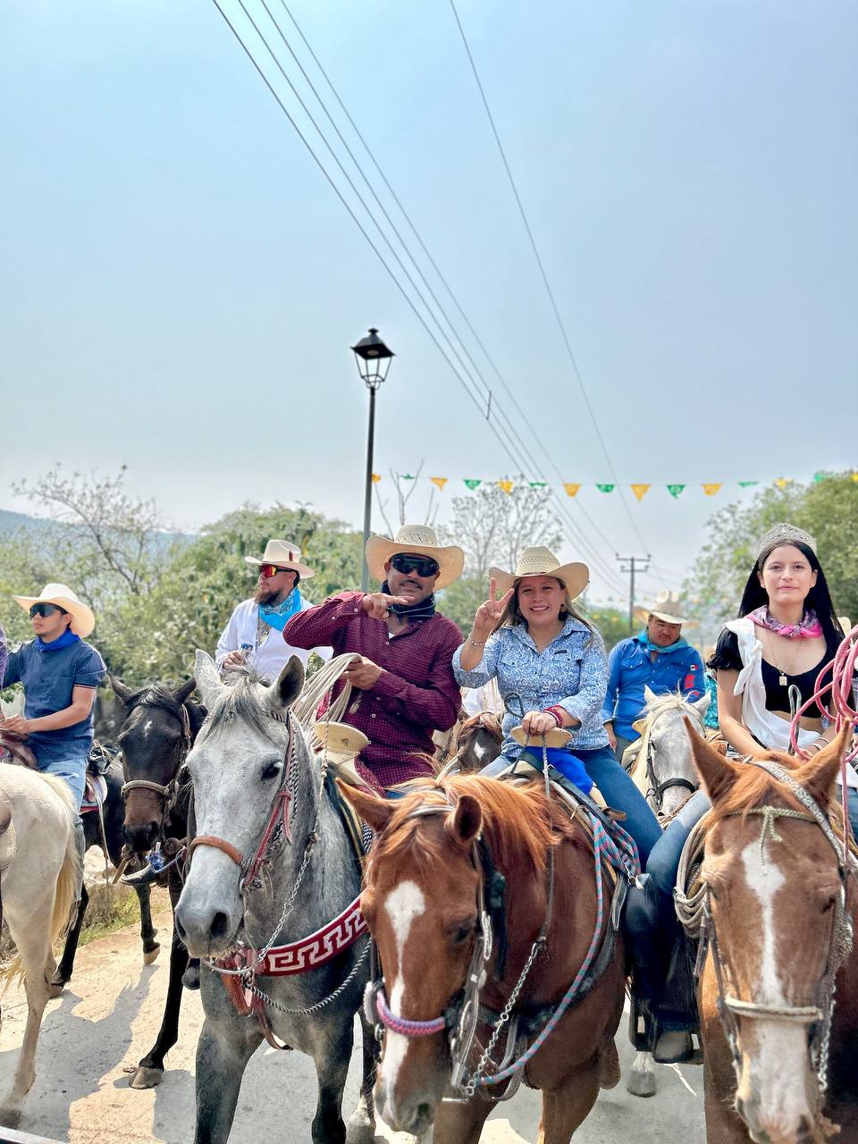 SONIA PONCE PARTICIPA DE LA TRADICIONAL CABALGATA DE OTATES.