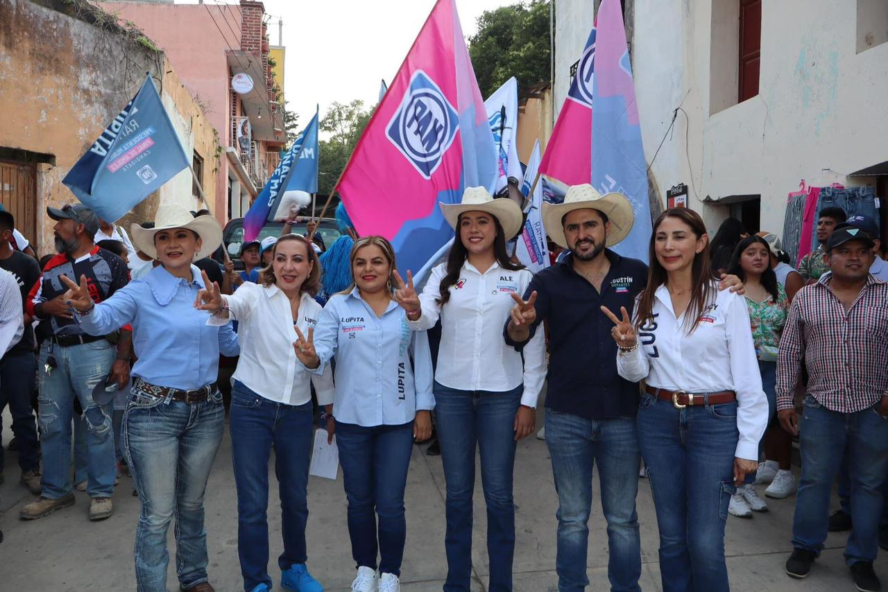 “VOY A PONER ADELANTE A PINAL DE AMOLES Y AL DISTRITO 15” ALE CARLOTA.