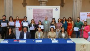 ENTREGA SECTUR Y UAQ DIPLOMAS A NUEVOS GUÍAS DE TURISTAS