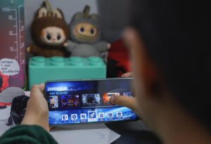 ANALIZARÁ UAQ REGULACIÓN DE REDES SOCIALES A MENORES