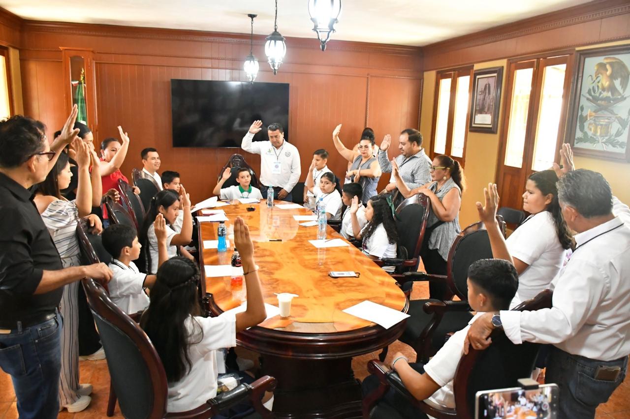 NIÑAS, NIÑOS Y ADOLESCENTES GOBERNADOR JALPAN POR UN DÍA