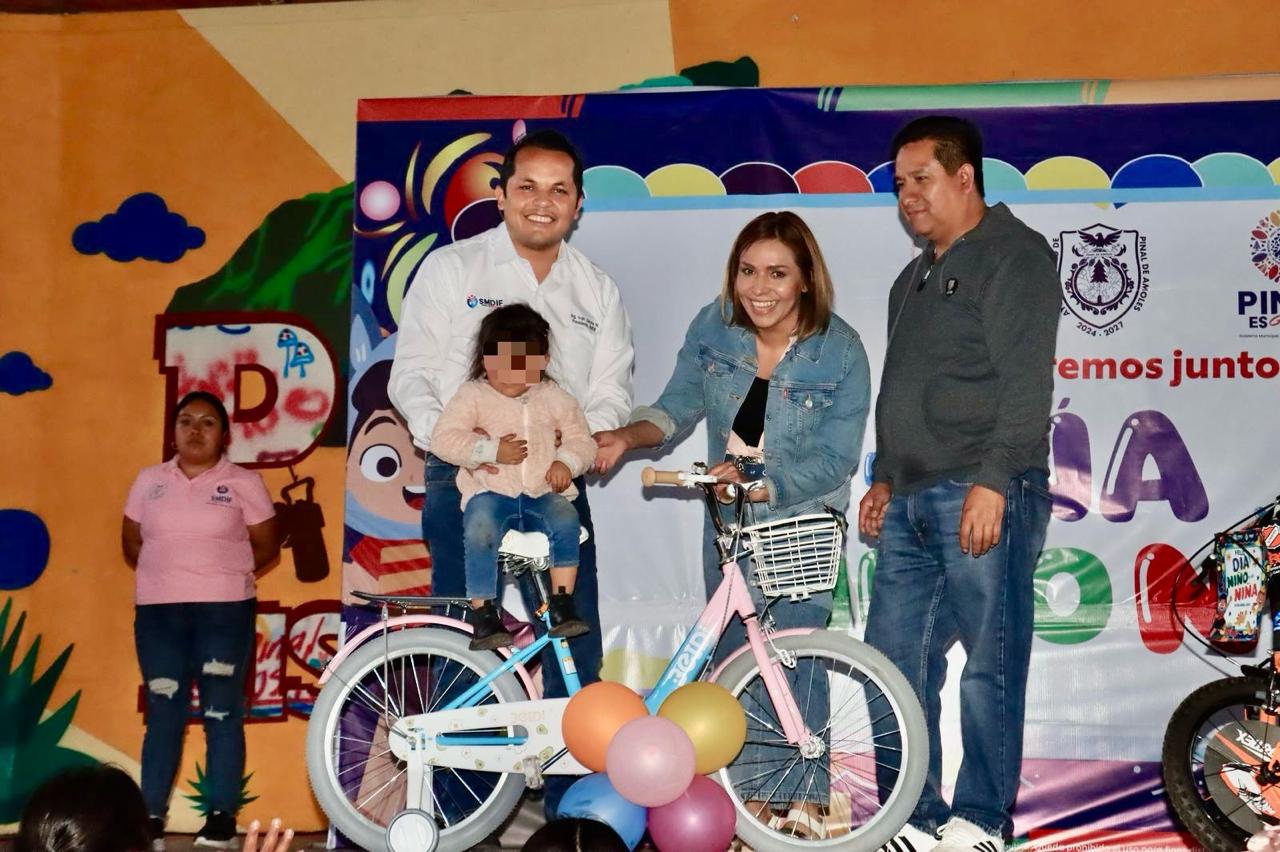 RISAS Y MAGIA EN LA CELEBRACIÓN DEL DÍA DEL NIÑO Y LA NIÑA EN PINAL DE AMOLES.