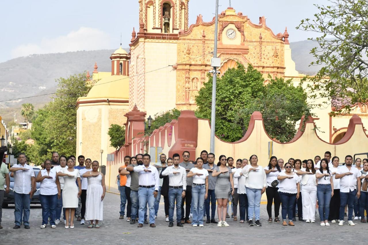 CONMEMORAN EL DÍA DEL TRABAJO CON ACTO CÍVICO E IZAMIENTO DE BANDERA EN JALPAN DE SERRA