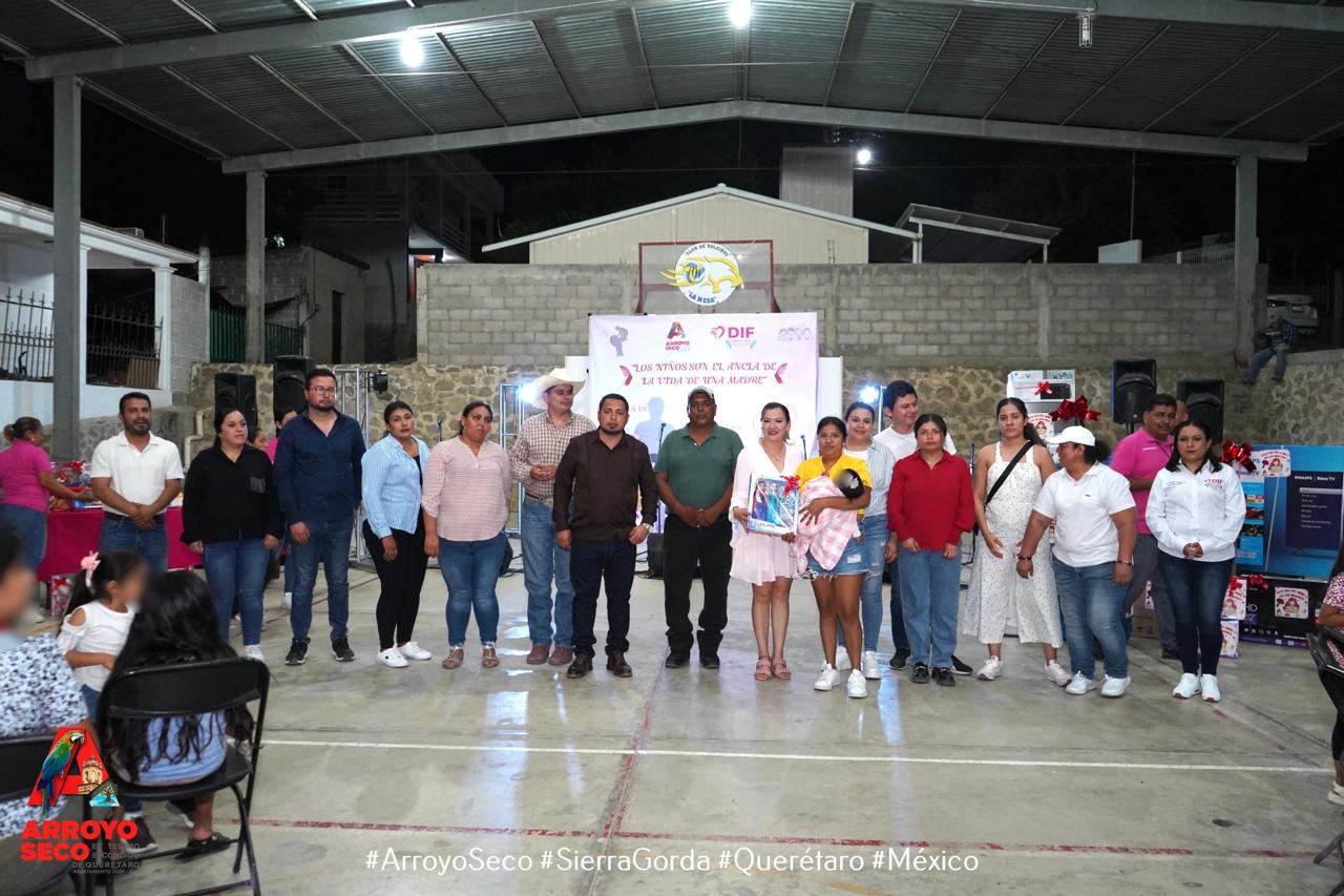 LIC. FERNANDO SÁNCHEZ GIL, PRESIDENTE MUNICIPAL, COMPARTE LA CELEBRACIÓN DEL DÍA DE LAS MADRES Y LA NIÑEZ