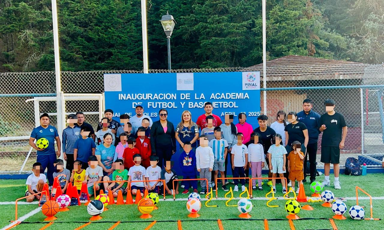 INAUGURA LUPITA RAMÍREZ ACADEMIA DE FÚTBOL Y BÁSQUETBOL EN PINAL DE AMOLES.