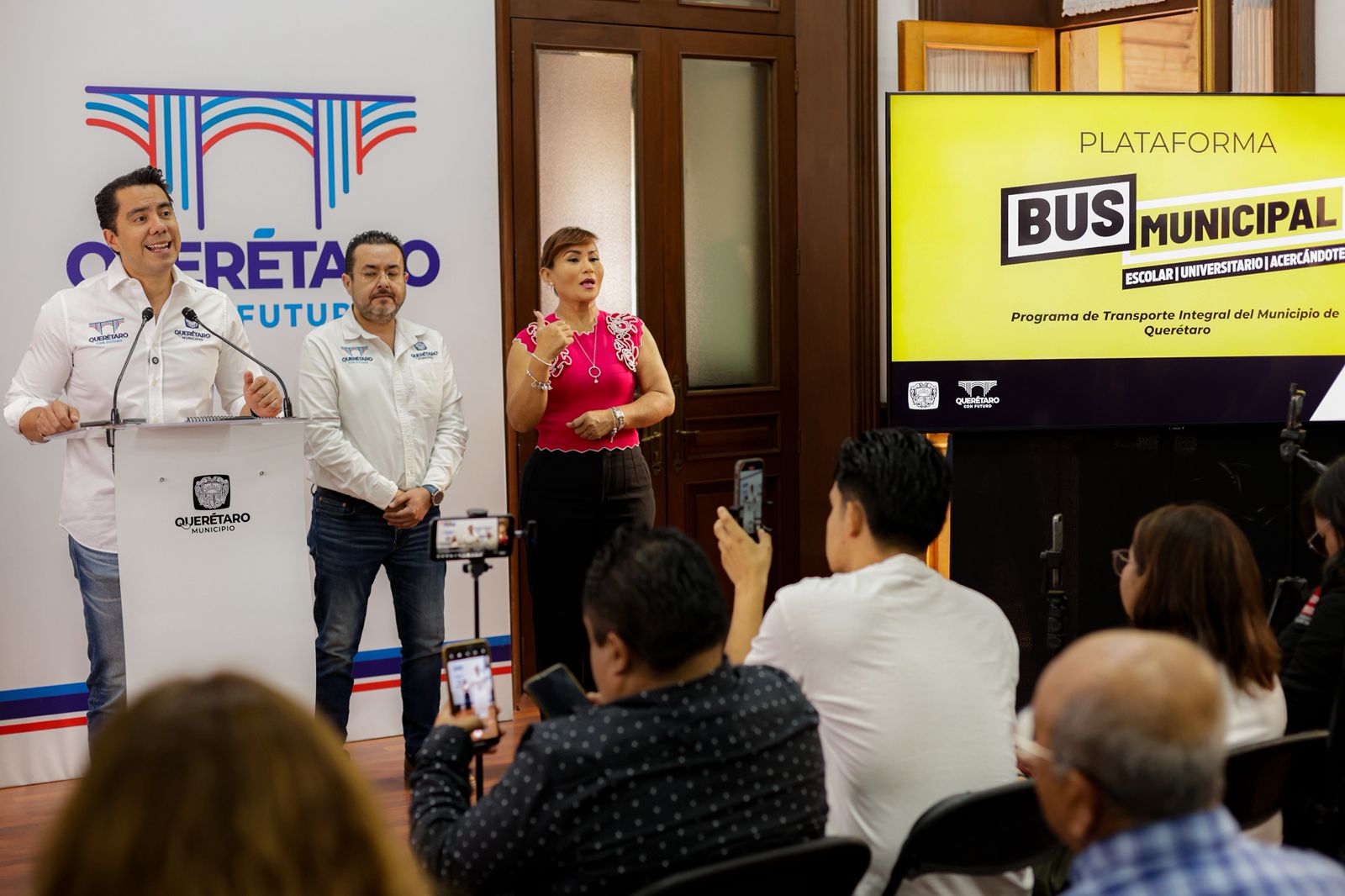 PRESENTA FELIFER PLATAFORMA BUS MUNICIPAL