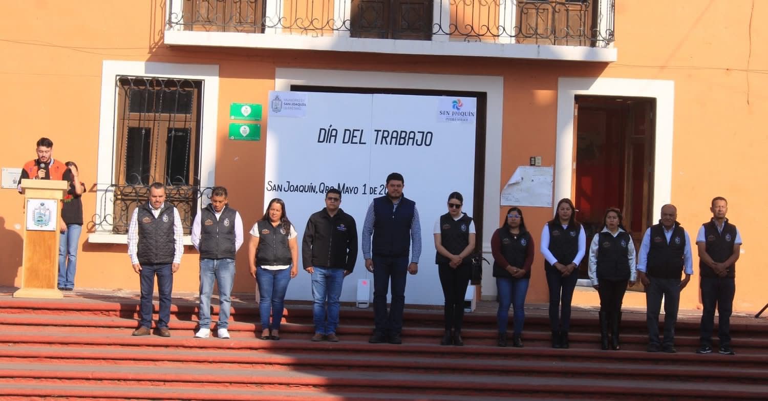 EN LA CONMEMORACIÓN DEL “DÍA DEL TRABAJO”, EL MTRO. CARLOS MANUEL LEDESMA ROBLES, PRESIDENTE MUNICIPAL DE SAN JOAQUÍN ENCABEZÓ EL IZAMIENTO DE NUESTRO LÁBARO PATRIO