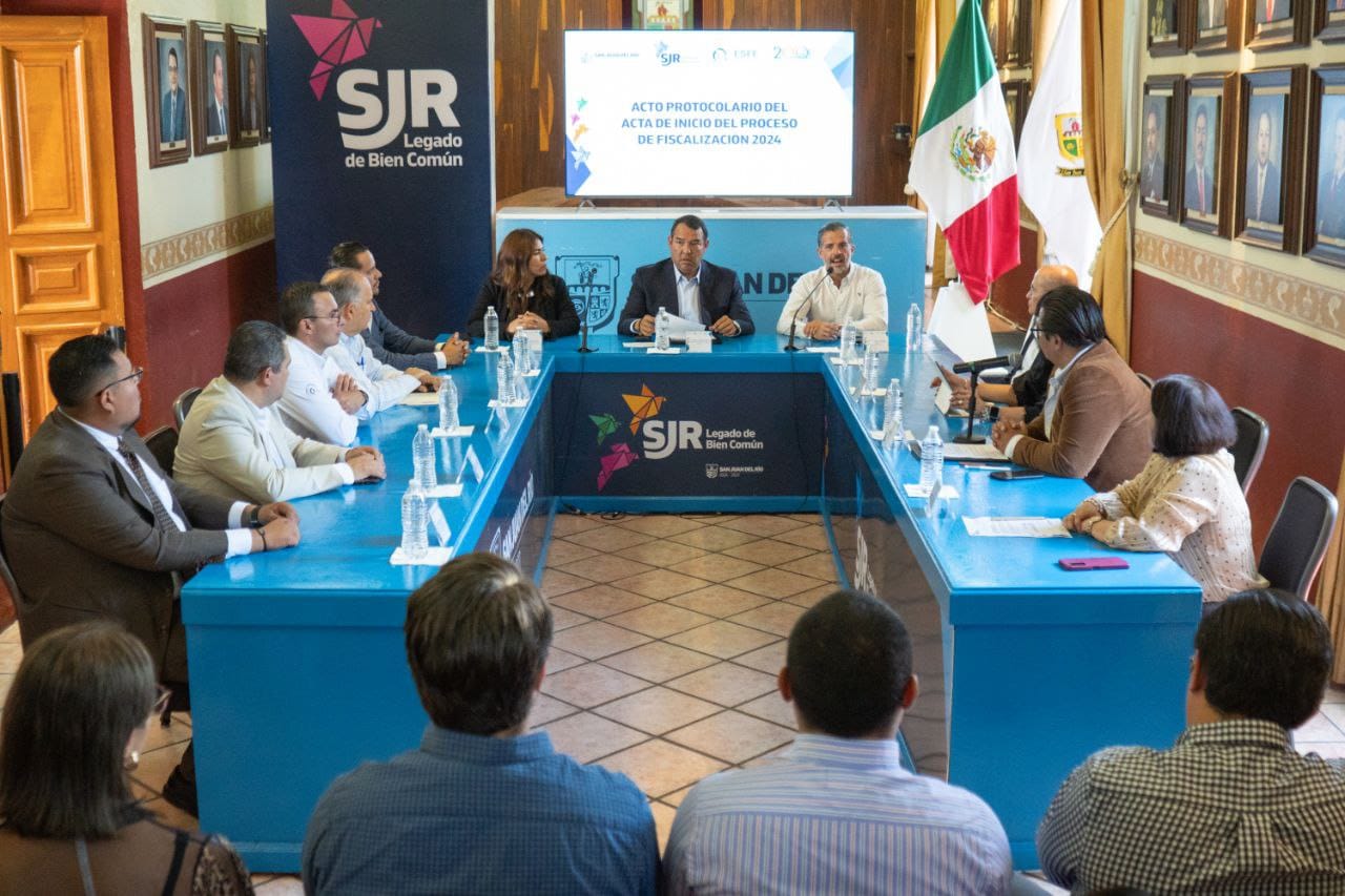 ROBERTO CABRERA Y EL TITULAR DE LA ESFE FIRMAN ACTA DE INICIO DEL PROCESO DE FISCALIZACIÓN 2024