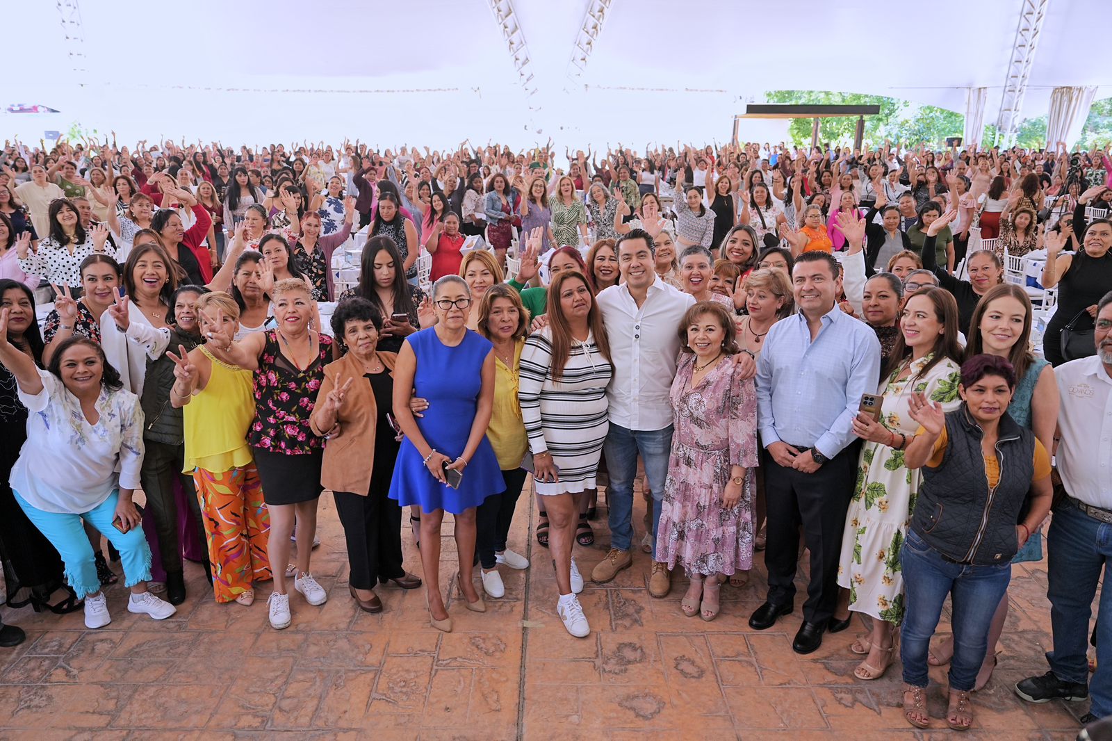RECONOCE FELIFER MACÍAS A MÁS DE MIL 800 MADRES TRABAJADORAS