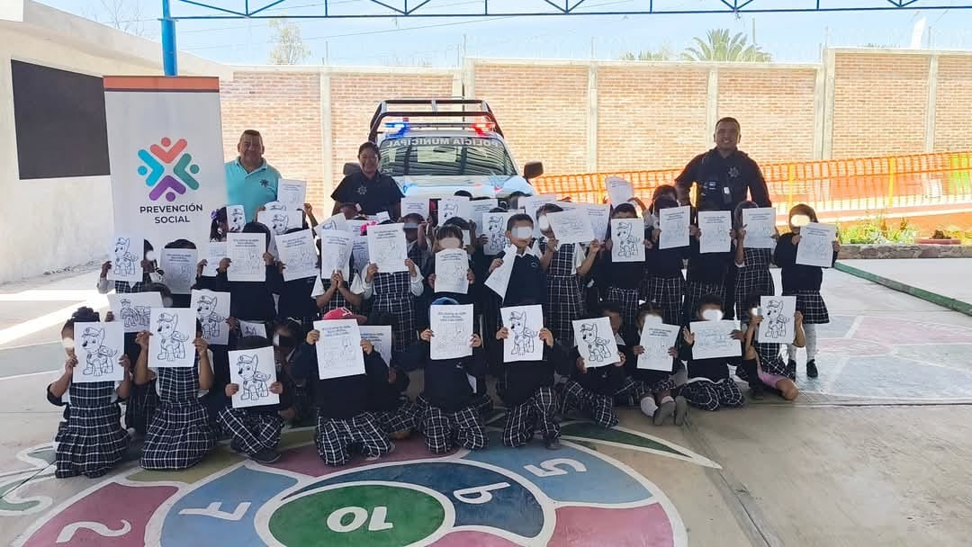 NIÑOS DE EL ZAMORANO DISFRUTAN DEL TALLER «MI AMIGO POLICÍA»