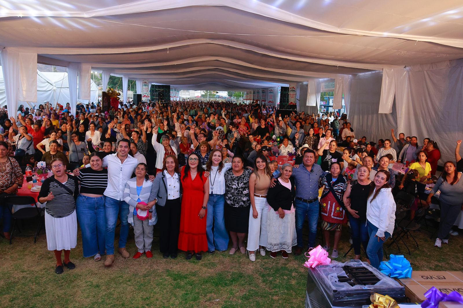 CELEBRA JAIRO MORALES EL “DÍA DE LAS MADRES” EN HUIMILPAN