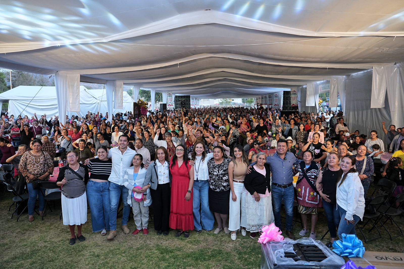 ASISTE FELIFER MACÍAS AL FESTIVAL MADRE SOLO HAY UNA, EN HUIMILPAN