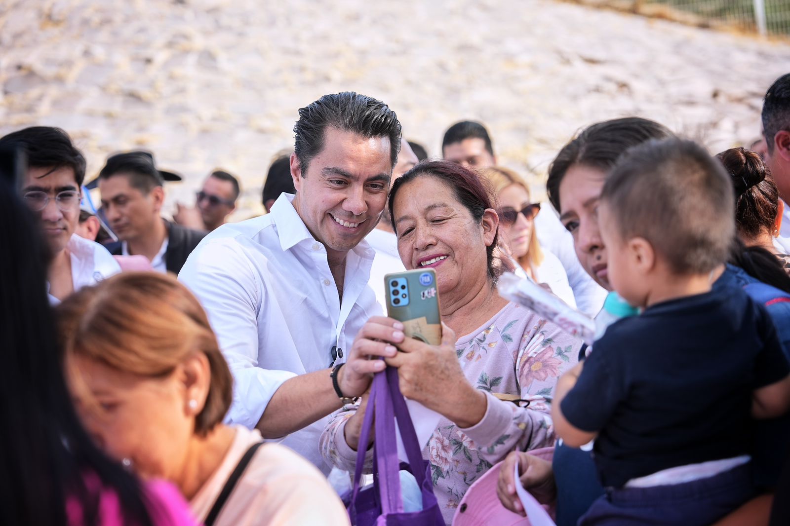 FESTEJA FELIFER MACÍAS A LAS MAMÁS EN SU DÍA EN LA DELEGACIÓN JOSEFA VERGARA Y HERNÁNDEZ