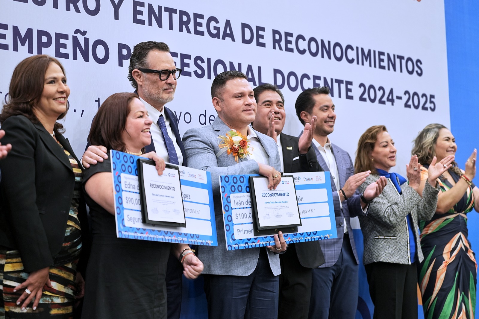 RECONOCE FELIFER MACÍAS A DOCENTES POR SU COMPROMISO CON LA EDUCACIÓN DE CALIDAD