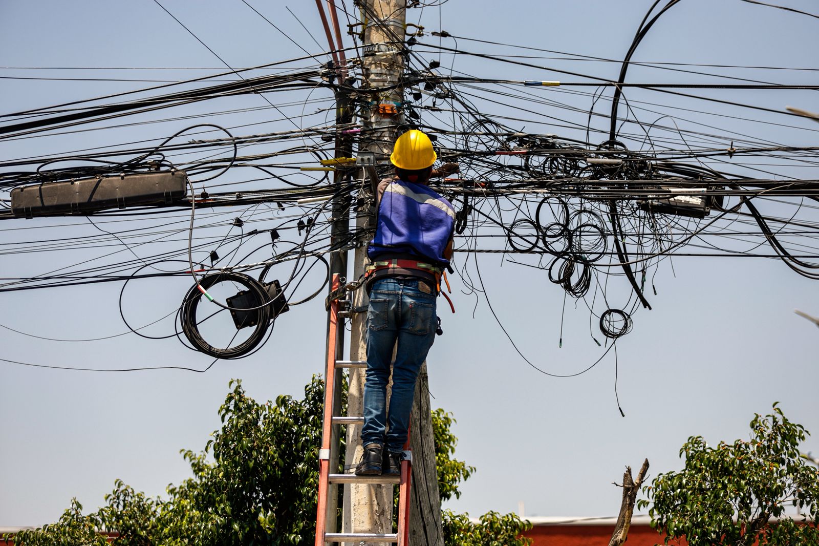 MUNICIPIO DE QUERÉTARO Y EMPRESAS, UNIDOS PARA RETIRAR CABLEADO EN DESUSO