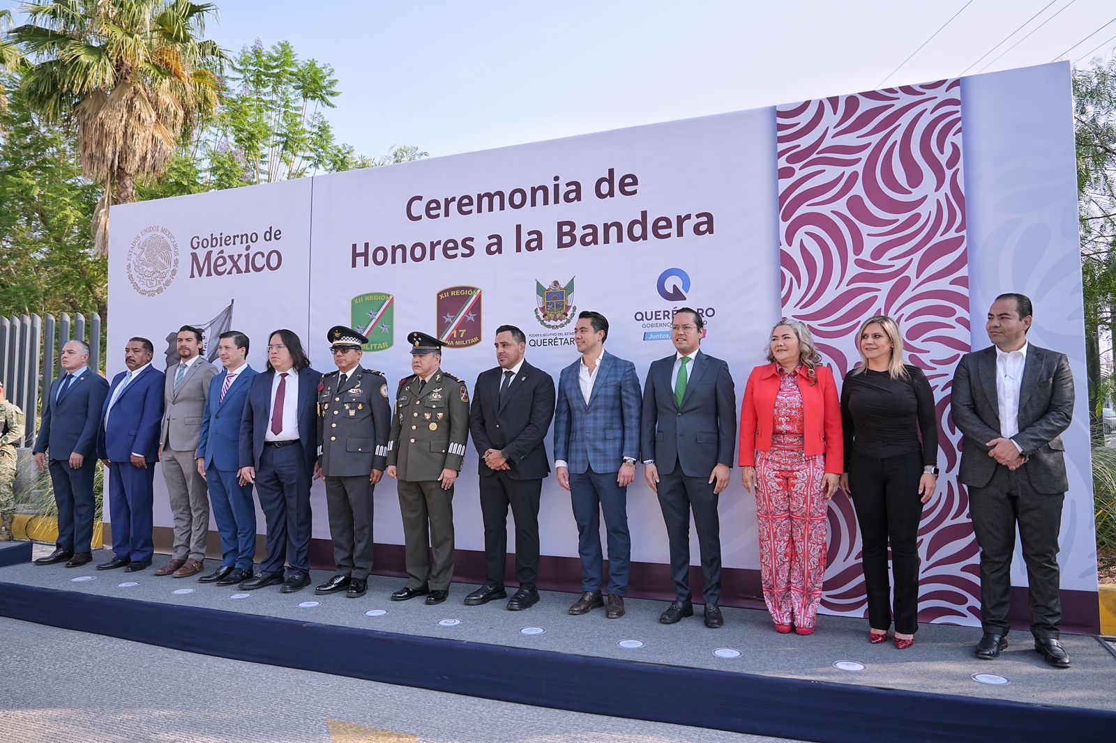 ASISTE FELIFER MACÍAS A LOS HONORES A LA BANDERA JUNTO A AUTORIDADES ESTATALES Y FEDERALES