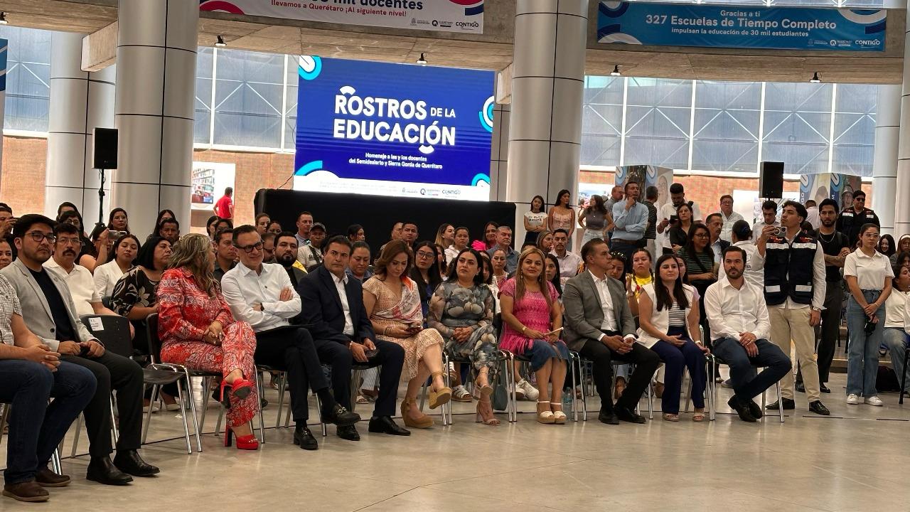 LUPITA RAMÍREZ PLAZA ACOMPAÑÓ AL GOBERNADOR MAURICIO KURI A LA INAUGURACIÓN DE LA EXPOSICIÓN “ROSTROS DE LA EDUCACIÓN”.