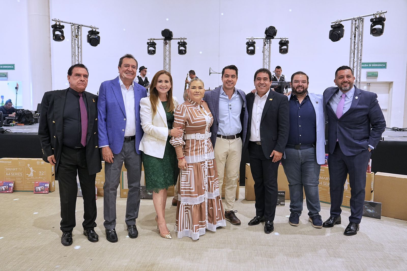 RECONOCE FELIFER MACÍAS A MAESTRAS Y MAESTROS JUBILADOS QUE FORMARON LAS BASES DEL QUERÉTARO DE HOY