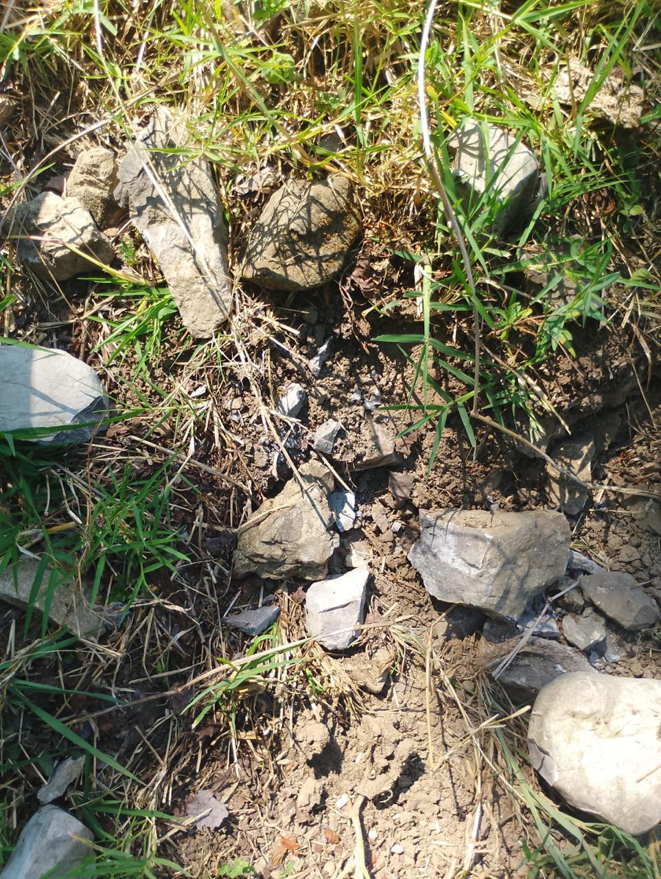 RETIRA PROTECCIÓN CIVIL ROCAS CAÍDAS DEL CERRO EN SAN JUANITOLANDA DE MATAMOROS.