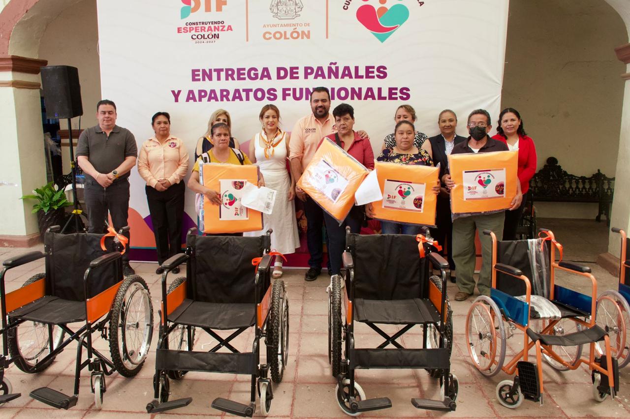 EL DIF MUNICIPAL COLÓN ENTREGA 50 APARATOS FUNCIONALES Y BENEFICIÓ A 135 PERSONAS, CON PAÑALES DESECHABLES GRATUITOS.