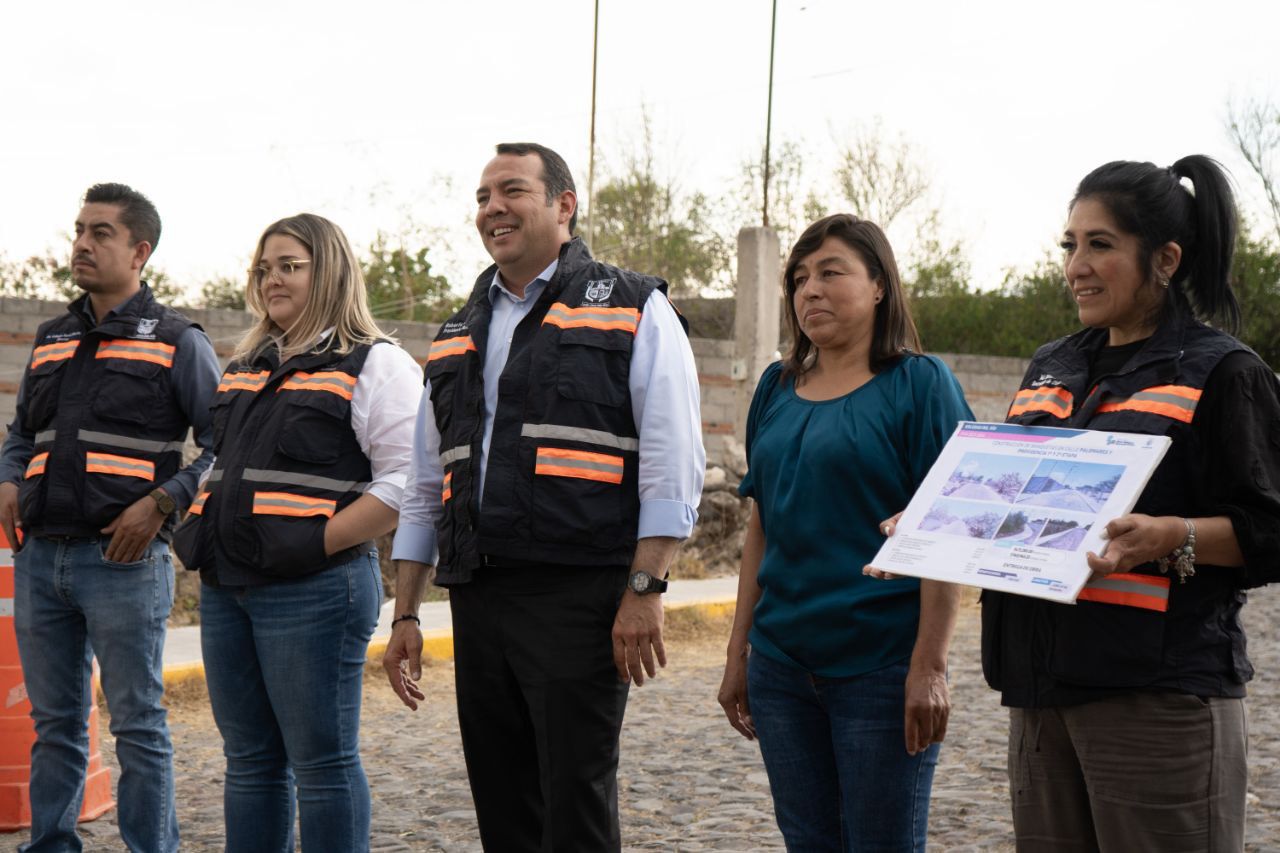 ENTREGA ROBERTO CABRERA CONSTRUCCIÓN DE BANQUETAS EN LA COMUNIDAD DE SOLEDAD DEL RÍO