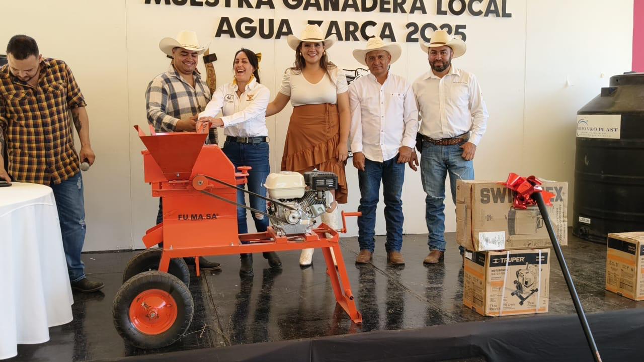 INAUGURA YUNI BENÍTEZ ERA EXPOSICIÓN GANADERA DE LA FIESTA AGUA ZARCA 2025