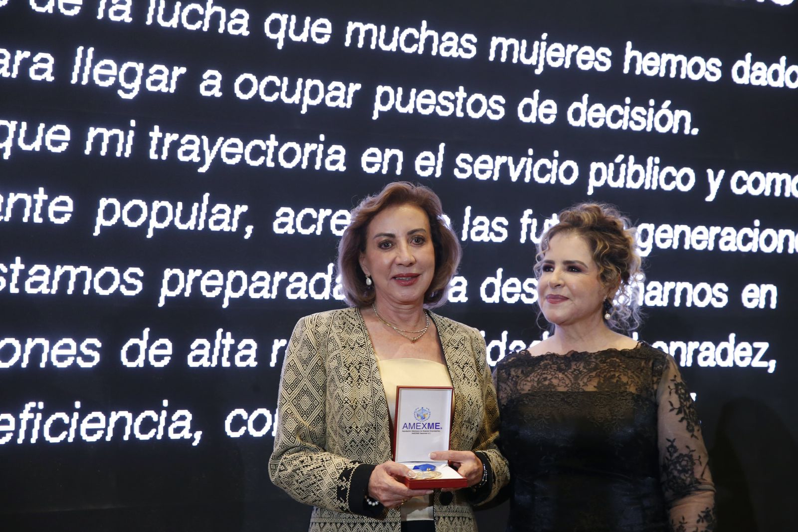 OTORGAN A LA SENADORA GUADALUPE MURGUÍA MEDALLA LEONA VICARIO AMEXME 2025