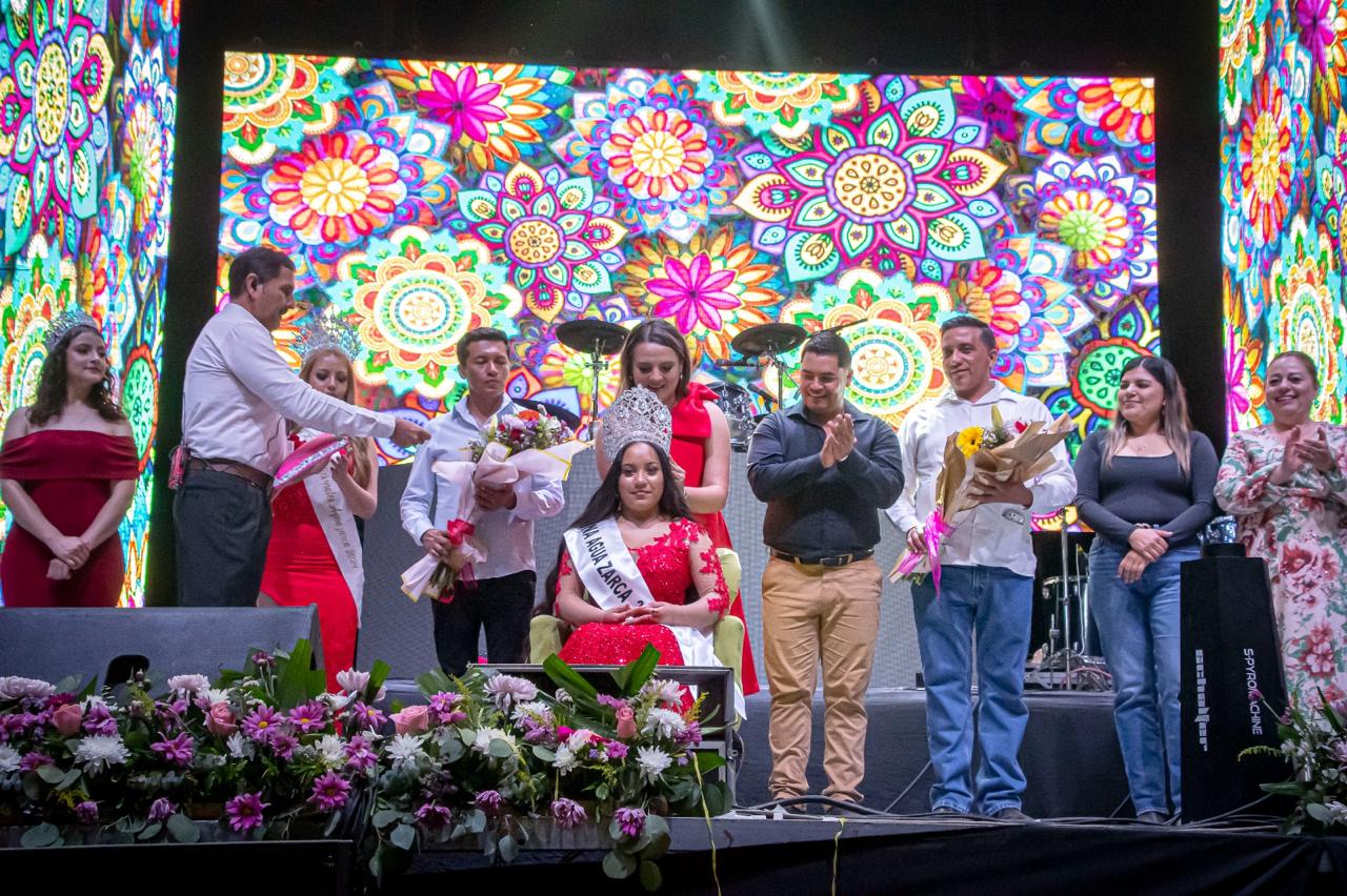 INAUGURA YUNI BENÍTEZ LA FERIA AGUA ZARCA 2025 Y CORONA A LA REINA CITLALI I