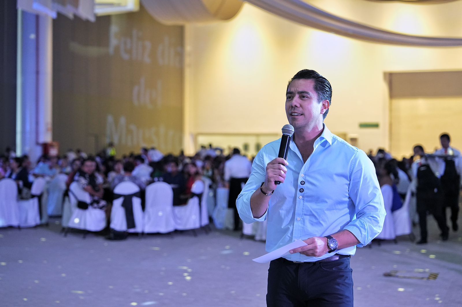 RECONOCE FELIFER MACÍAS A DOCENTES POR EL DÍA DEL MAESTRO