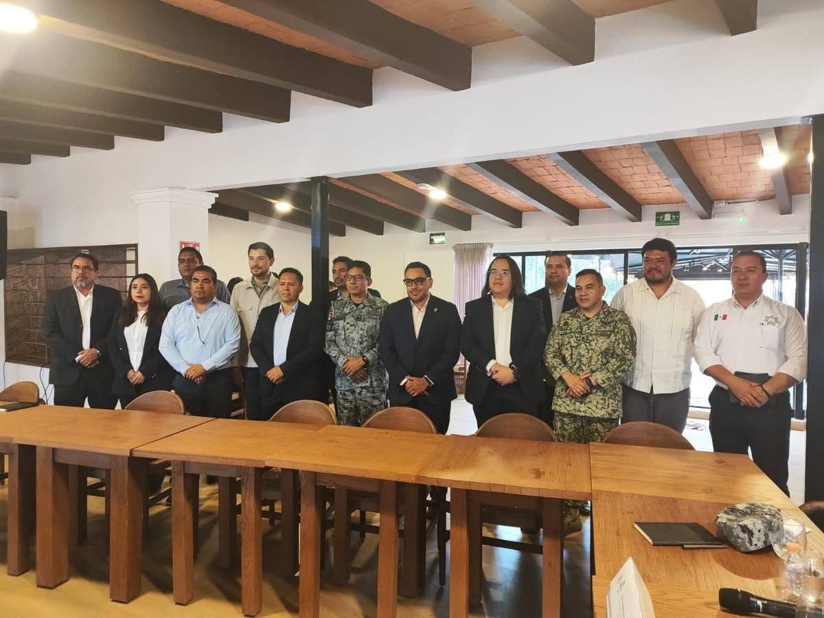 EL PRESIDENTE MUNICIPAL DE SAN JOAQUÍN FORTALECE COORDINACIÓN EN MATERIA DE SEGURIDAD EN REUNIÓN OPERATIVA “SINERGIA”