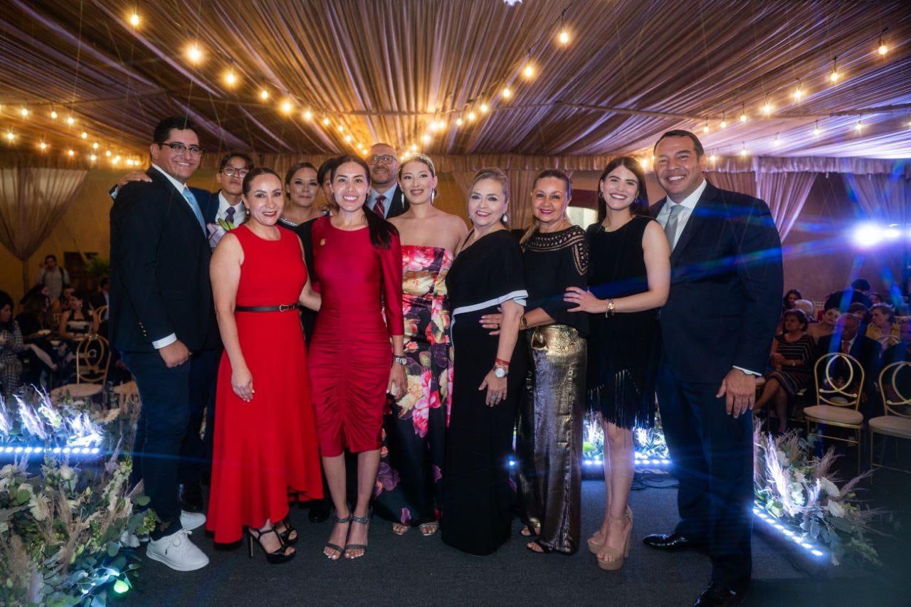 PRESENTAN A HANNEY I COMO REINA DE LA FERIA NACIONAL GANADERA SAN JUAN DEL RÍO 2025
