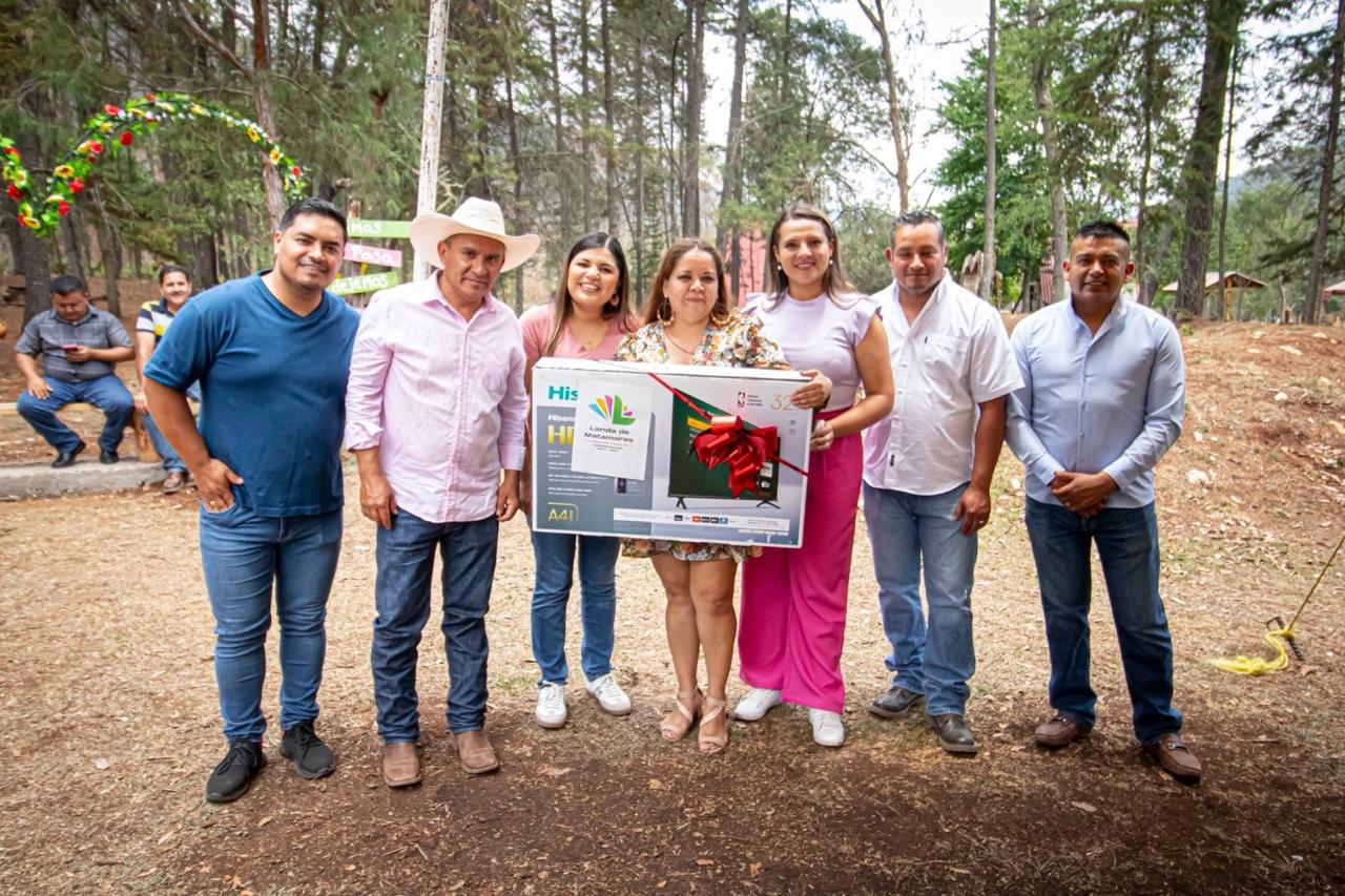 YUNI BENÍTEZ RECONOCE LABOR DE MADRES TRABAJADORAS DEL SINDICATO DE LANDA DE MATAMOROS