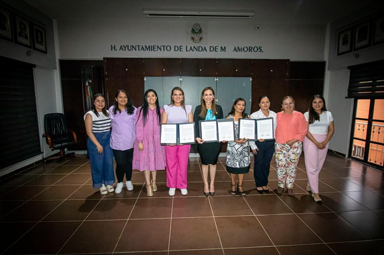 FIRMA YUNI BENÍTEZ CONVENIO CON LA SECRETARÍA DE LA MUJERLANDA DE MATAMOROS