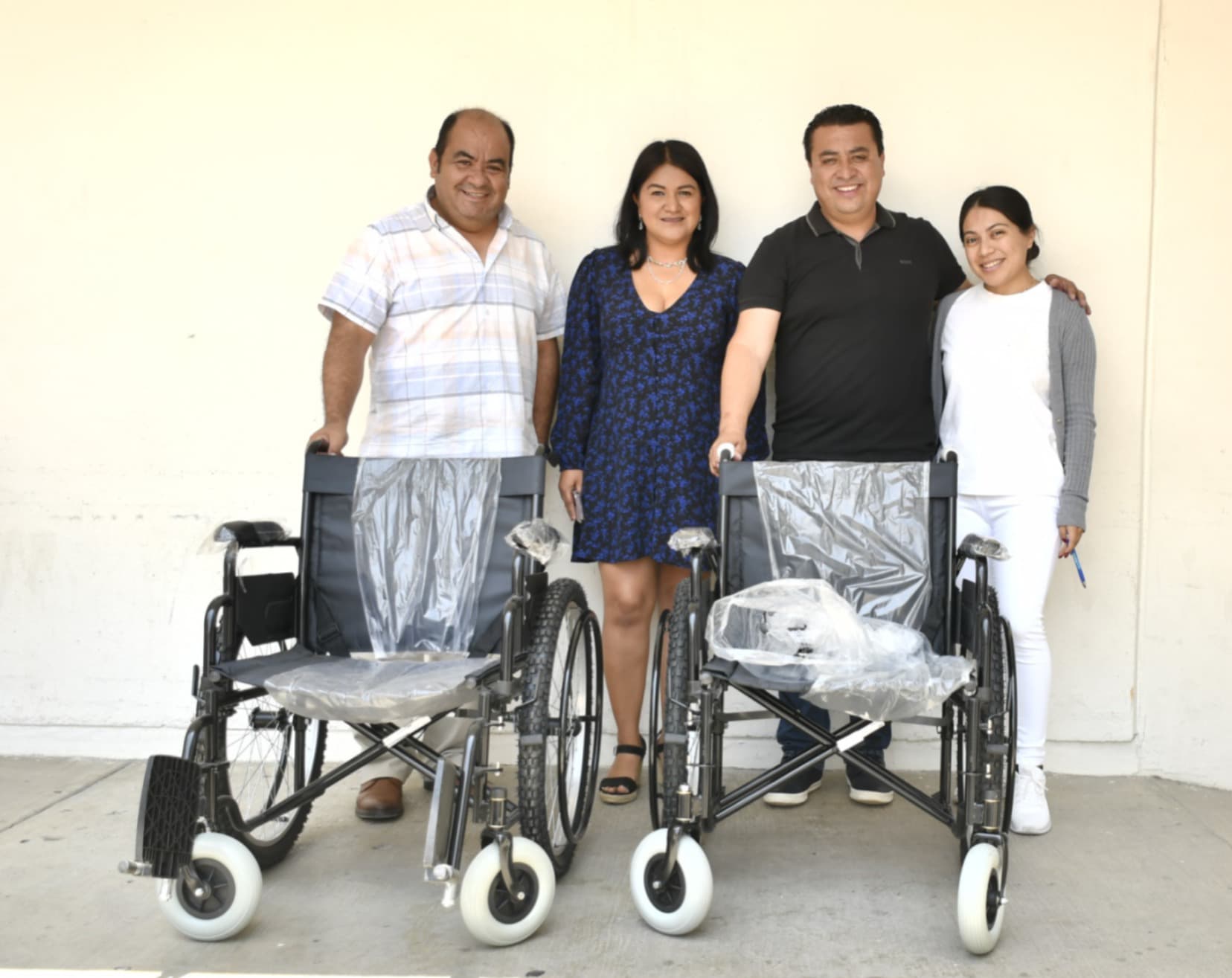 GOBIERNO MUNICIPAL DE JALPAN DONA SILLAS DE RUEDAS AL HGJ