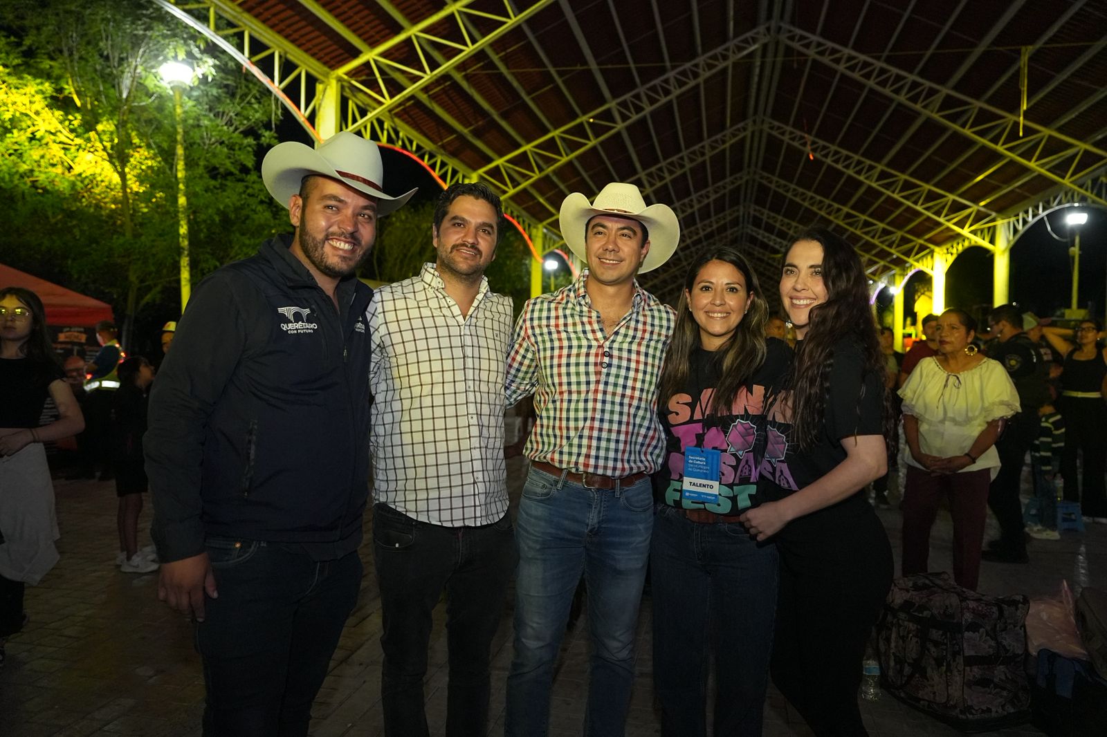 ASISTE FELIFER MACÍAS AL PRIMER DÍA DEL SANTA ROSA FEST