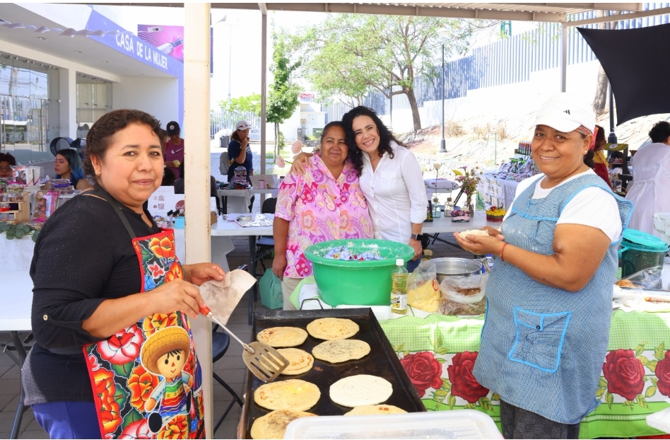 INAUGURÓ SEDIF EL MERCADITO DE EMPRENDEDORAS 2025