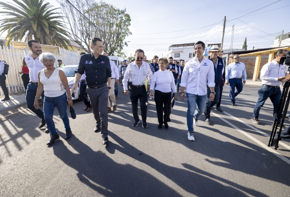 ENTREGA MAURICIO KURI MEJORAMIENTO DE CALLES EN CERRITO COLORADO