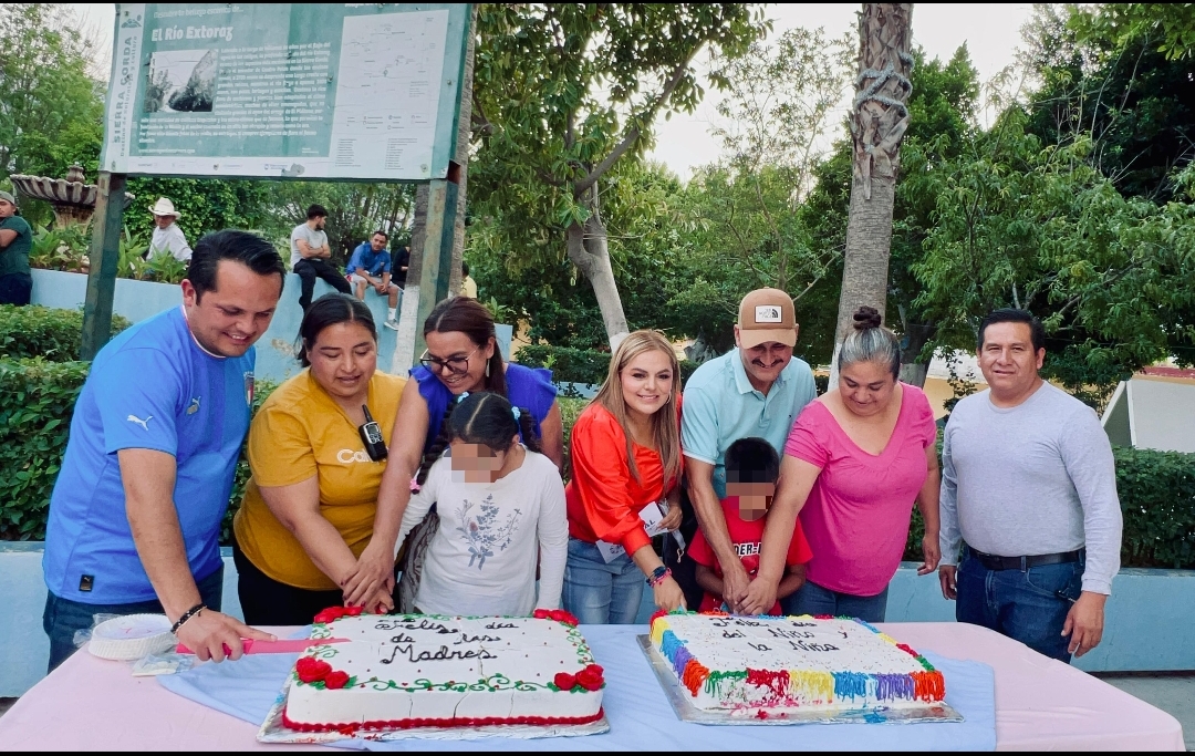 DIF MUNICIPAL Y GOBIERNO DE PINAL DE AMOLES LLEVAN ALEGRÍA A NIÑOS Y MAMÁS DE BUCARELI.